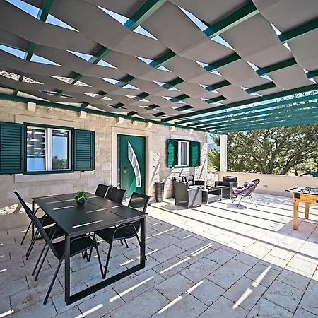 House Bracuta Pucisca