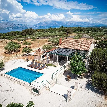 House Bracuta Hébergement de vacances Pucisca
