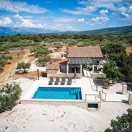 House Bracuta Hébergement de vacances Pucisca