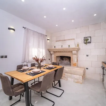 House Bracuta בית נופש