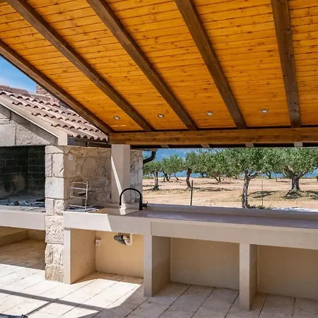 בית נופש House Bracuta