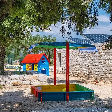 House Bracuta * פוצ'ישצ'ה