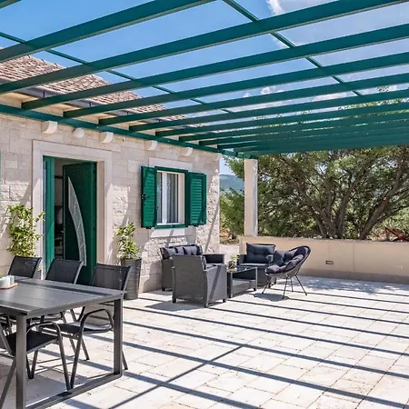 House Bracuta פוצ'ישצ'ה