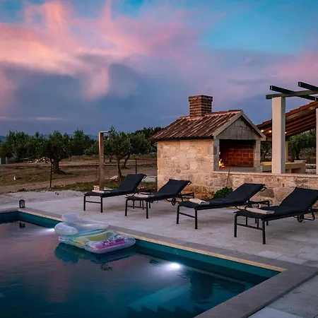 בית נופש House Bracuta