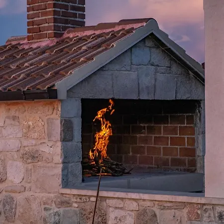 House Bracuta פוצ'ישצ'ה