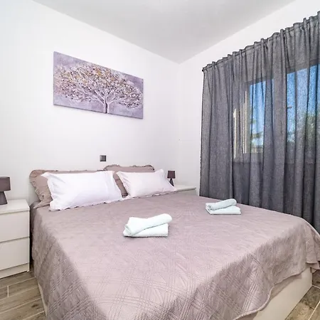 בית נופש House Bracuta *