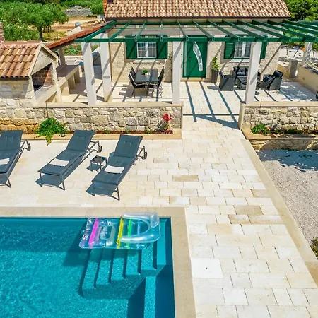 House Bracuta * פוצ'ישצ'ה