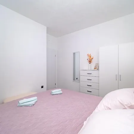 House Bracuta בית נופש פוצ'ישצ'ה
