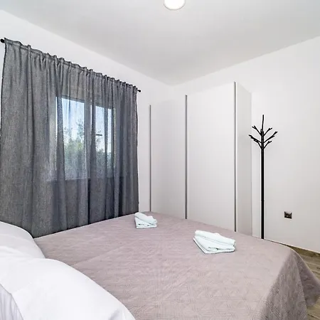 בית נופש House Bracuta *