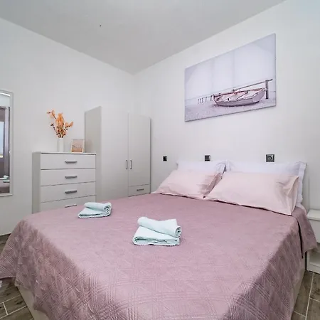 בית נופש House Bracuta פוצ'ישצ'ה
