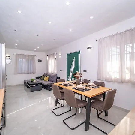 House Bracuta בית נופש פוצ'ישצ'ה