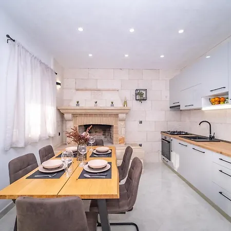 House Bracuta פוצ'ישצ'ה