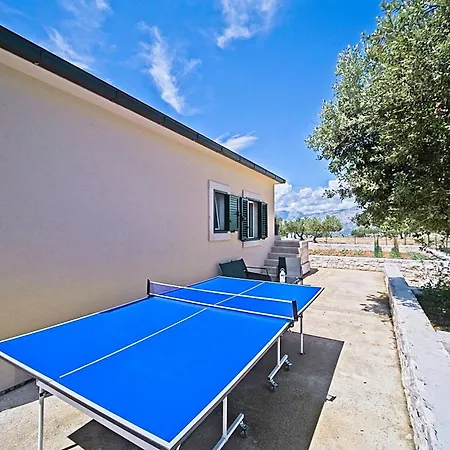 בית נופש House Bracuta *