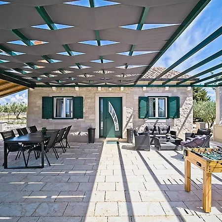 בית נופש House Bracuta