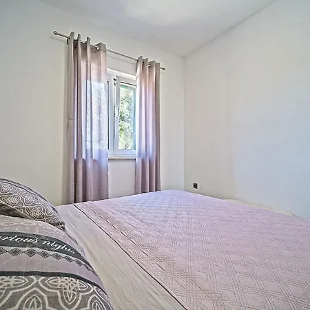 House Bracuta בית נופש פוצ'ישצ'ה