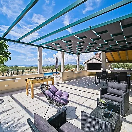 House Bracuta