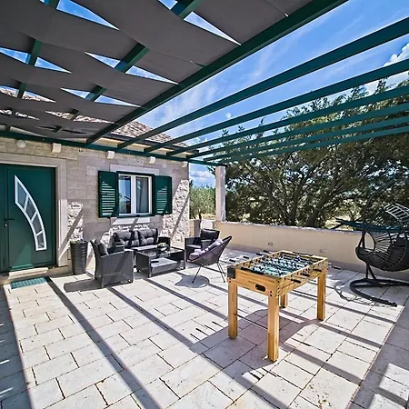 בית נופש House Bracuta