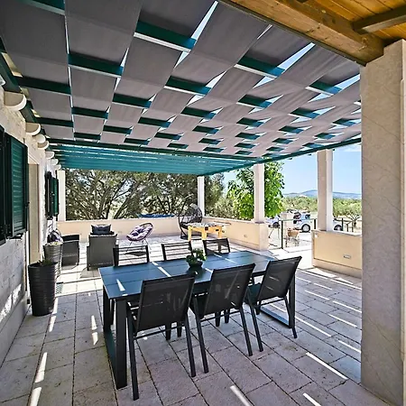 בית נופש House Bracuta פוצ'ישצ'ה